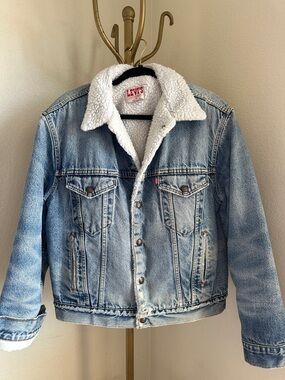 Vintage Levi's Light Blue Denim Jacket with White Sherpa Lining